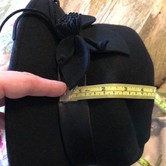 VINTAGE MAGID HATS brand Felted Wool Ladies Elegant Black
Floral Element NEW - Picture 13 of 16